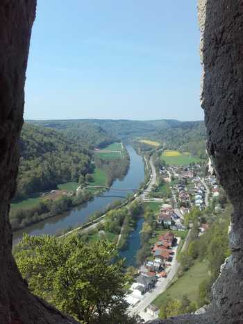 Burg Randeck mit Blick in das Altmühltal